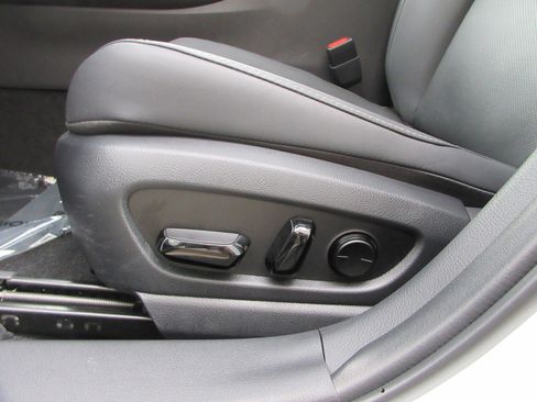 Used 2025 Lexus UX 300h AWD image 32