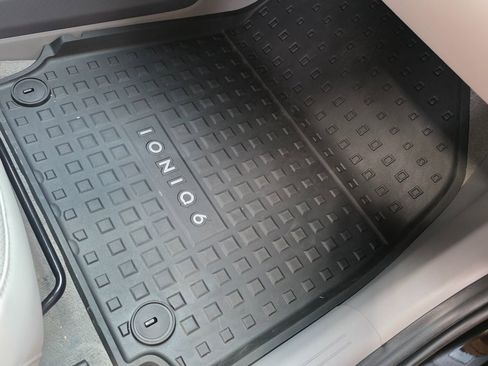 Certified 2025 Hyundai Ioniq 6 SEL image 9