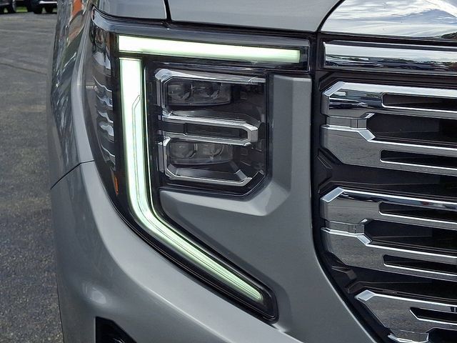 Certified 2023 GMC Sierra 1500 Denali w/ Technology Package AWD/4WD image 9
