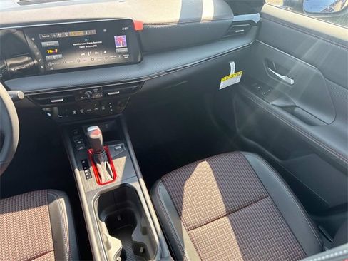 New 2025 Nissan Kicks SR image 17