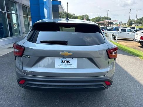Used 2025 Chevrolet Trax LS w/ Driver Confidence Package FWD image 5