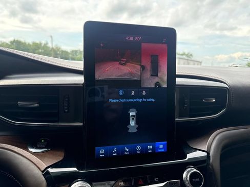 Used 2021 Ford Explorer King Ranch w/ Premium Technology Package AWD/4WD image 28