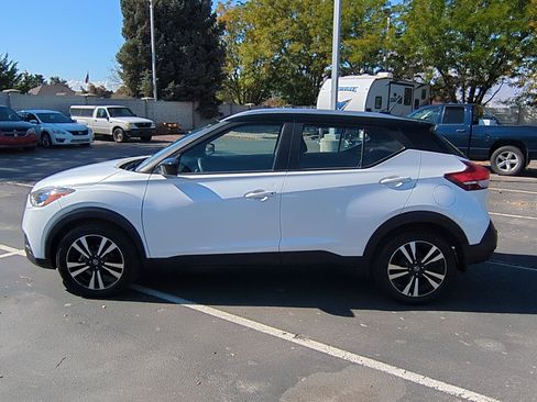 Used 2020 Nissan Kicks SV image 9