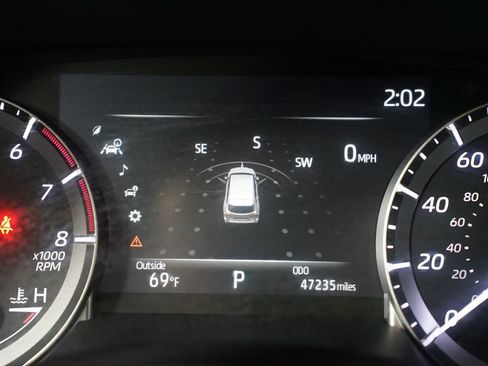 Used 2023 Toyota Highlander LE FWD image 16