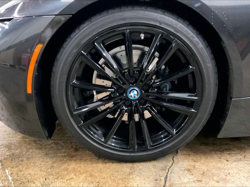 Used 2019 BMW i8 image 12