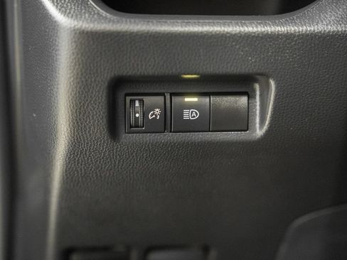 Used 2025 Toyota RAV4 LE AWD/4WD image 33