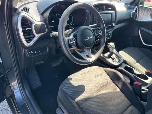 Used 2023 Kia Soul LX w/ LX Technology Package image 22
