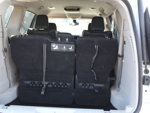 Used 2017 Chrysler Pacifica Premium image 5