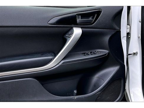 Used 2018 Mitsubishi Eclipse Cross ES FWD image 19