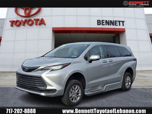 Used 2022 Toyota Sienna LE image 1