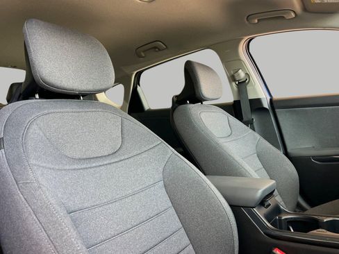 Used 2025 Kia K4 EX image 17