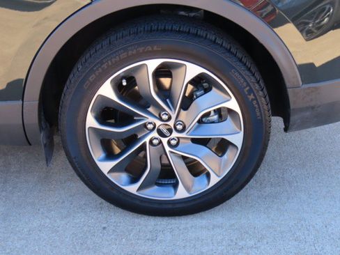 Certified 2022 Lincoln Nautilus Reserve image 16