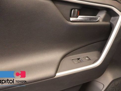 Used 2022 Toyota RAV4 Limited AWD/4WD image 28