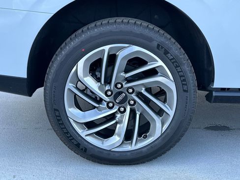 New 2026 Lincoln Navigator Reserve image 9