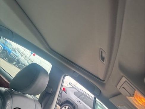 Used 2005 Toyota Avalon XLS image 11