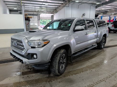 Used 2016 Toyota Tacoma TRD Sport w/ Premium & Technology Package AWD/4WD image 6