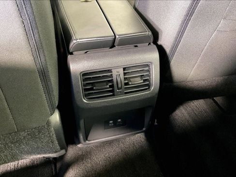 Used 2022 Nissan Rogue SV image 33