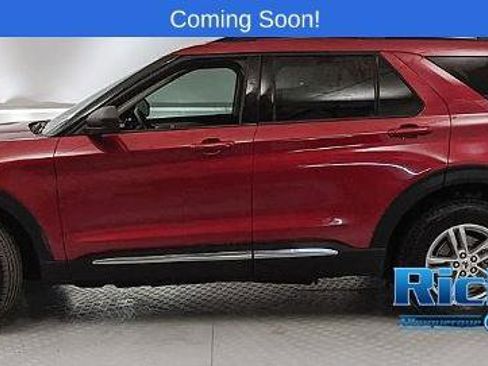 Certified 2022 Ford Explorer XLT w/ Equipment Group 202A image 5
