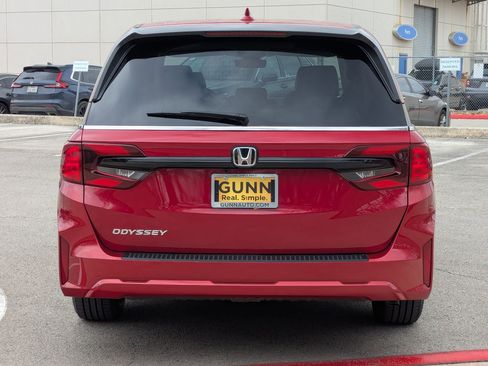 Certified 2025 Honda Odyssey EX-L image 5