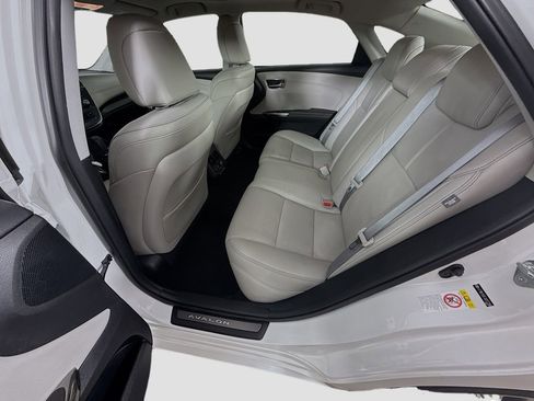 Used 2018 Toyota Avalon Limited image 17