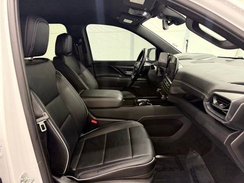 Used 2025 Chevrolet Silverado EV LT image 21