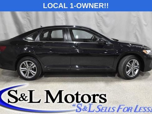 Used 2024 Volkswagen Jetta SE image 2
