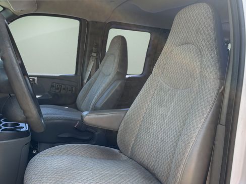 Used 2006 Chevrolet Express 1500 Passenger RWD image 10
