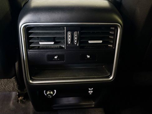 Used 2023 Porsche Cayenne Platinum Edition AWD/4WD image 26
