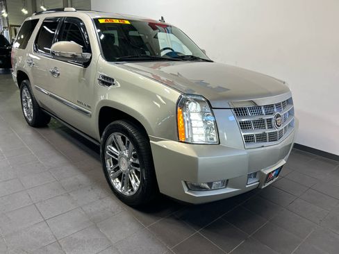 Used 2013 Cadillac Escalade Platinum image 2
