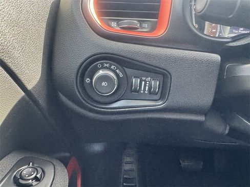 Used 2020 Jeep Renegade Latitude image 12