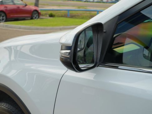 Used 2016 Toyota RAV4 XLE image 9