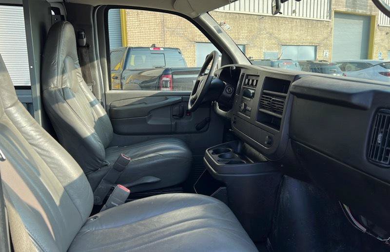 Used 2008 GMC Savana 2500 RWD image 12