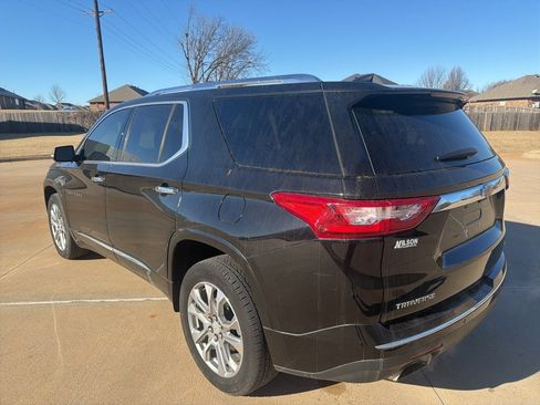Used 2021 Chevrolet Traverse Premier image 2