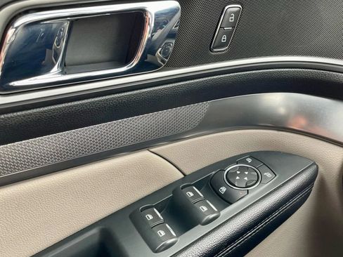 Used 2018 Ford Explorer XLT w/ Equipment Group 201A image 25