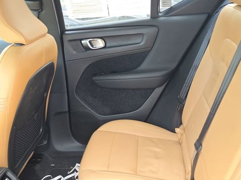 Used 2019 Volvo XC40 T5 Momentum image 14