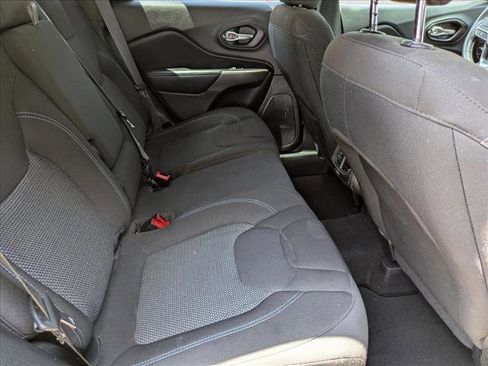 Used 2021 Jeep Cherokee Latitude AWD/4WD image 18