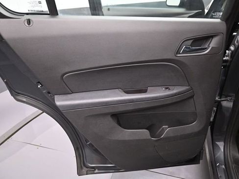 Used 2017 Chevrolet Equinox LS image 28