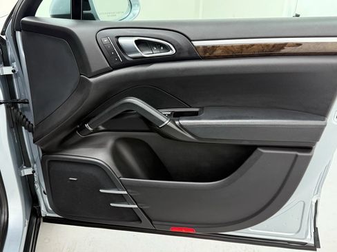 Used 2018 Porsche Cayenne Platinum Edition image 15