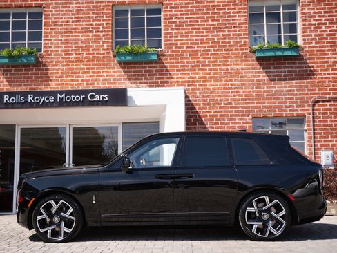 New 2026 Rolls-Royce Cullinan Black Badge image 3