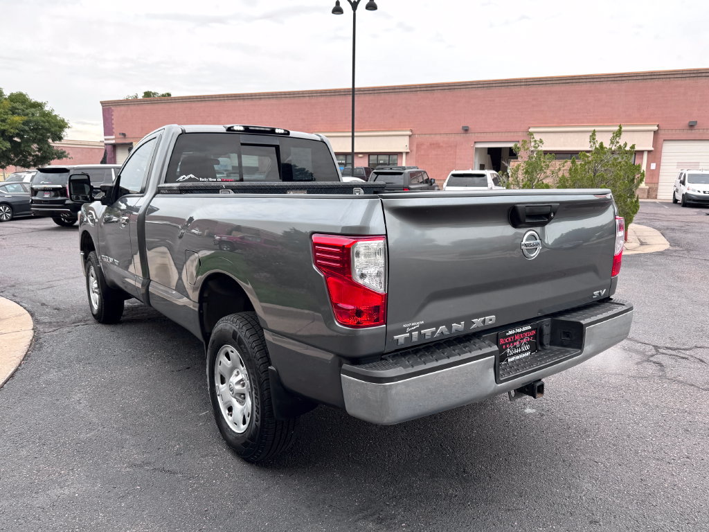 Used 2017 Nissan Titan SV RWD image 7