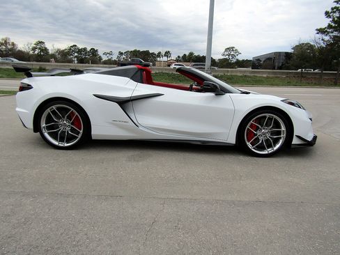 Used 2025 Chevrolet Corvette Z06 w/ Z07 Performance Package image 4