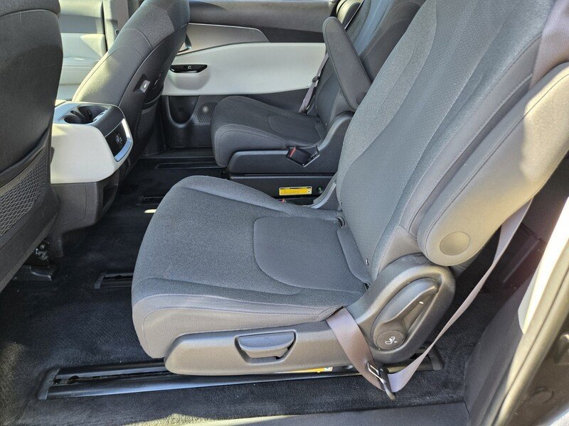 Certified 2023 Kia Carnival LX FWD image 12