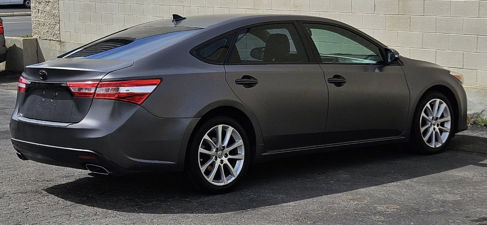 Used 2013 Toyota Avalon Limited FWD image 5