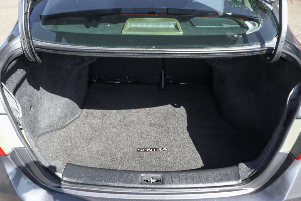 Used 2019 Nissan Sentra SV FWD image 8