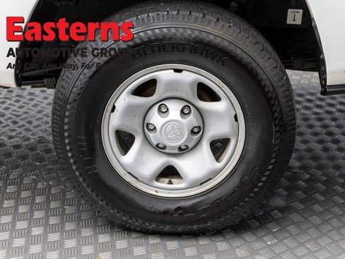 Used 2020 Toyota Tacoma SR RWD image 8