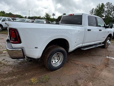 New 2026 RAM 3500 Big Horn AWD/4WD image 8