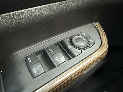 Used 2023 GMC Acadia SLE w/ Driver Convenience Package image 24