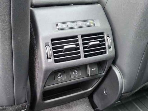 Used 2025 Land Rover Discovery Sport S image 21