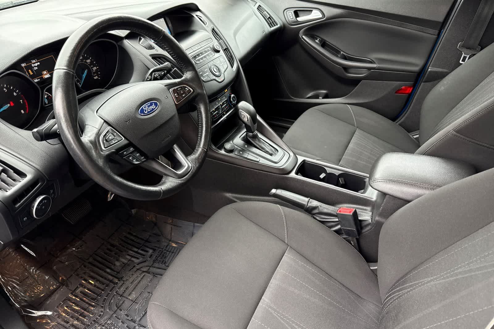 Used 2018 Ford Focus SE w/ Cold Weather Package FWD image 11