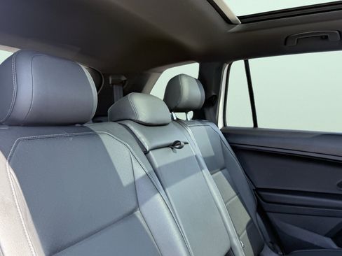 Used 2019 Volkswagen Tiguan SEL R-Line FWD image 47